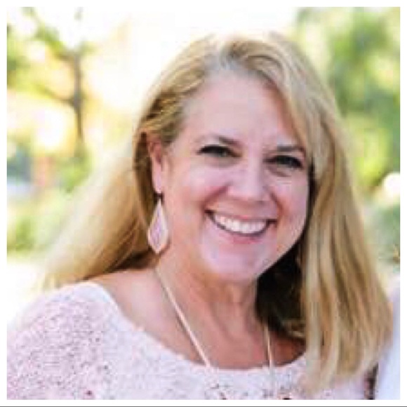 Meet your Posher, Karen - Picture 3 of 3